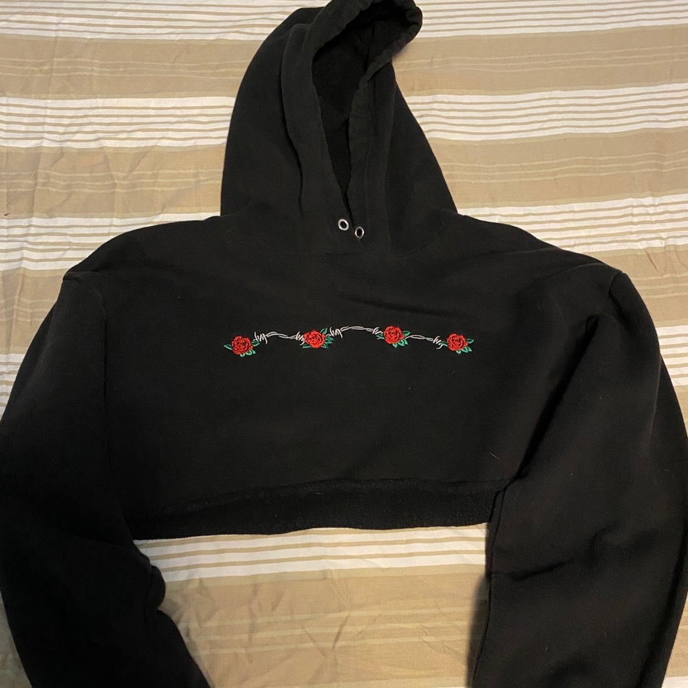 Crop Sweater of roses